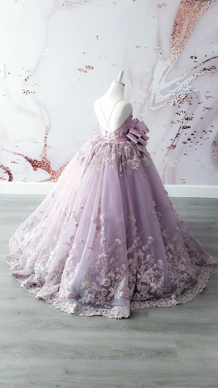 Lavender Beaded Ball Gown Girls Pageant Dresses Spaghetti Straps Princess Flower Girl Dress Appliqued First Communion Dress